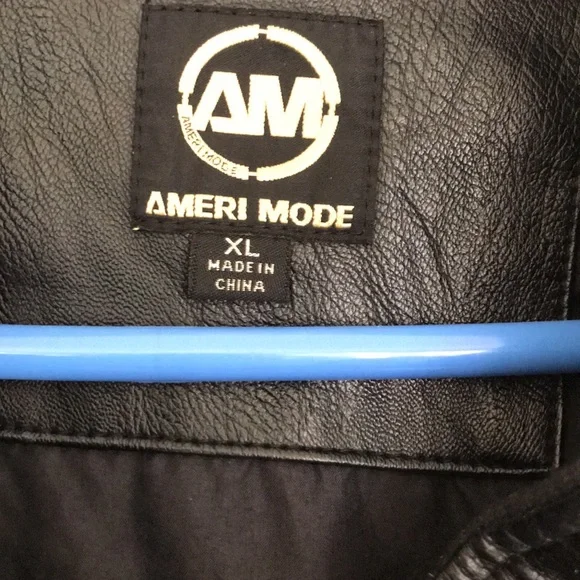 Men’s Leather Jacket - Picture 2 of 5